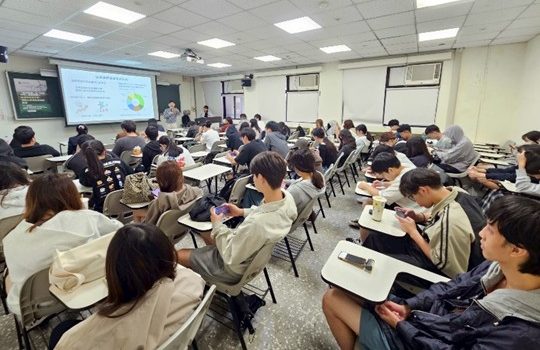 20251021「氣候變遷」及「淨零排放」專題演講--從合作社到大學:推動公民電廠實務與展望